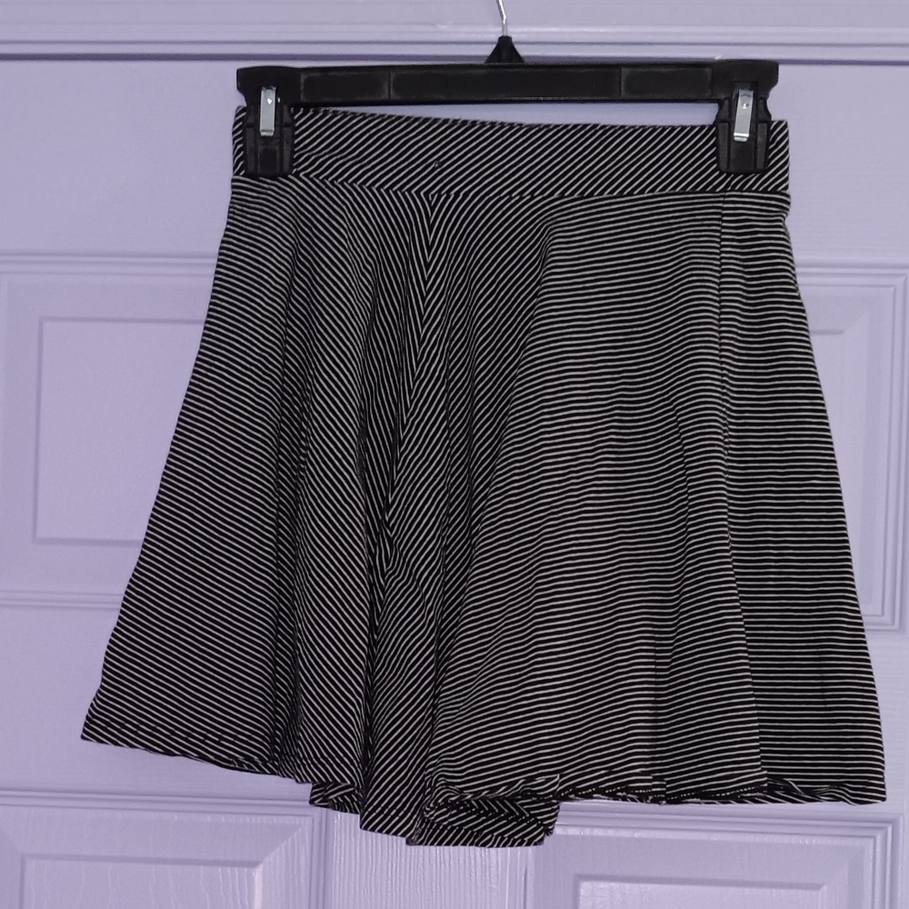 SO | Pleated Striped Black & White Skater Mini Skirt Medium - Picture 3 of 4